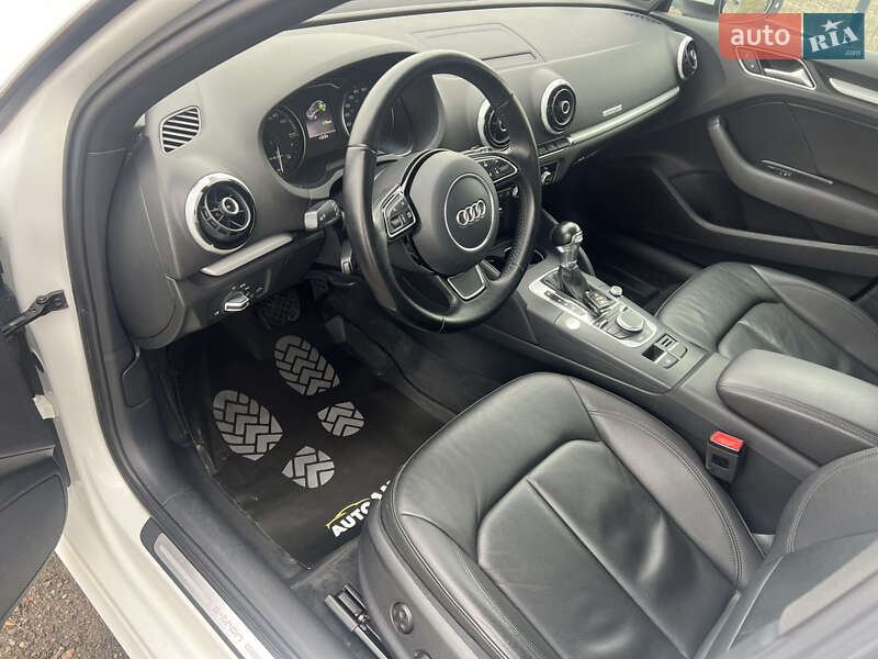 Хэтчбек Audi A3 2016 в Киеве