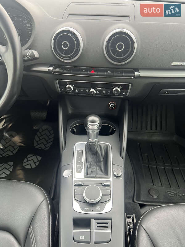 Хэтчбек Audi A3 2016 в Киеве