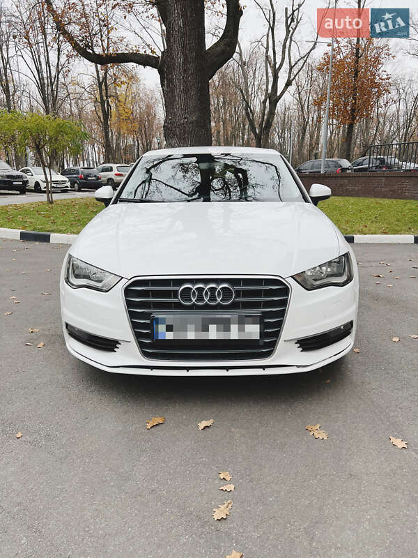Хетчбек Audi A3 2015 в Харкові