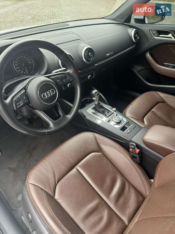 Седан Audi A3 2018 в Дніпрі