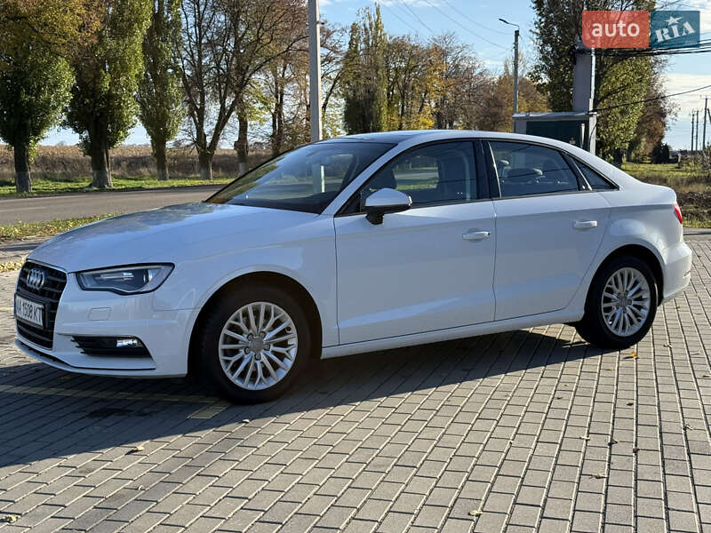 Седан Audi A3 2016 в Киеве