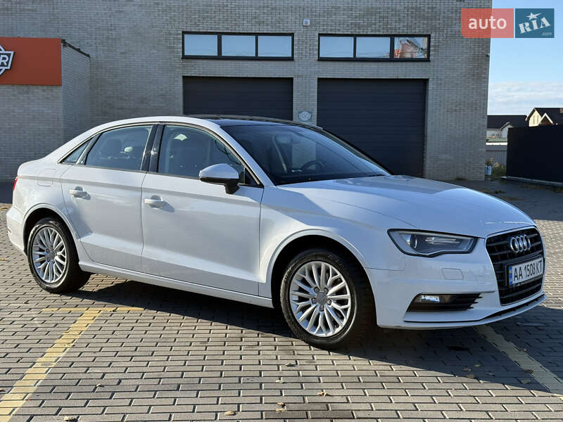 Седан Audi A3 2016 в Киеве