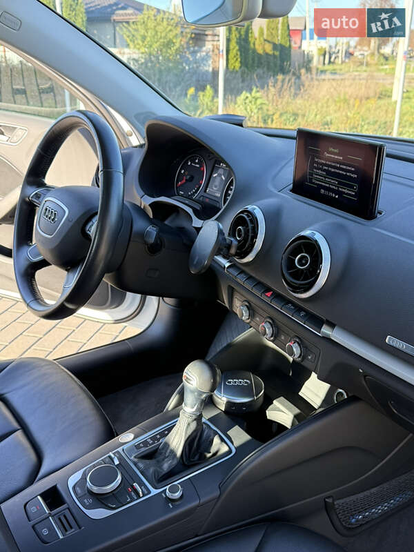 Седан Audi A3 2016 в Киеве