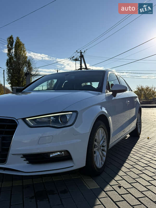Седан Audi A3 2016 в Киеве