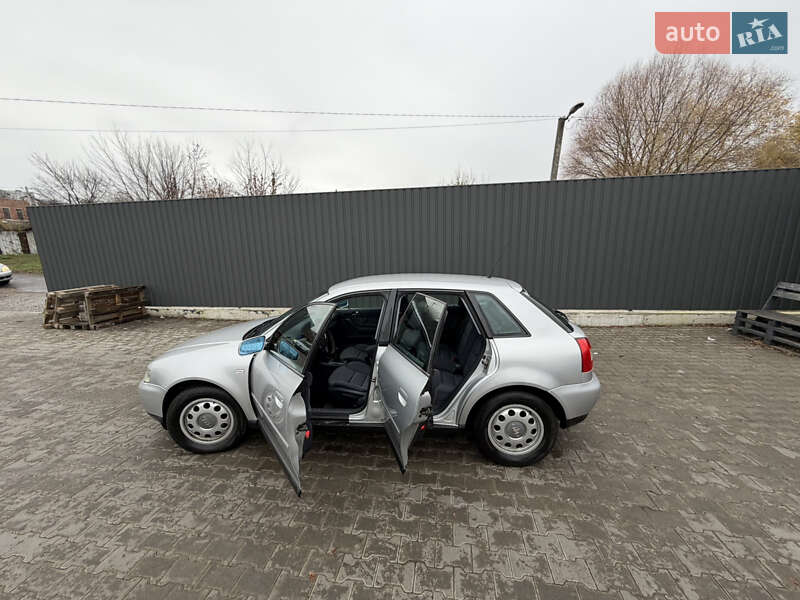 Хэтчбек Audi A3 2000 в Киеве