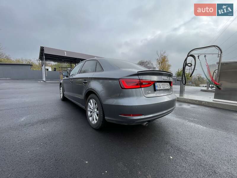 Седан Audi A3 2015 в Киеве