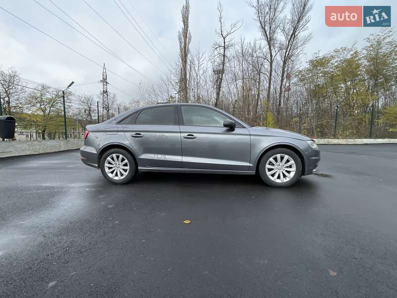 Седан Audi A3 2015 в Киеве