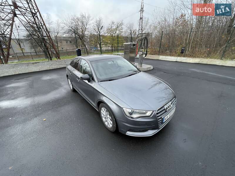 Седан Audi A3 2015 в Киеве