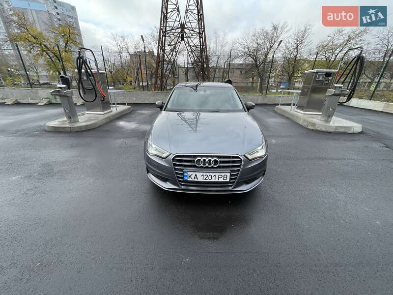 Седан Audi A3 2015 в Киеве