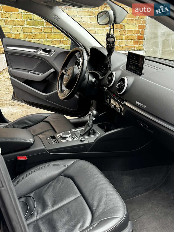 Седан Audi A3 2015 в Львові