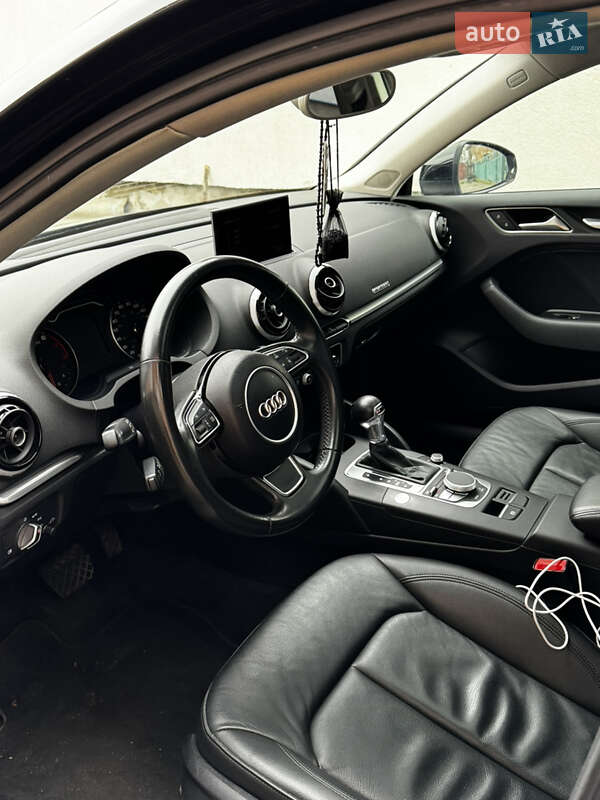Седан Audi A3 2015 в Львові