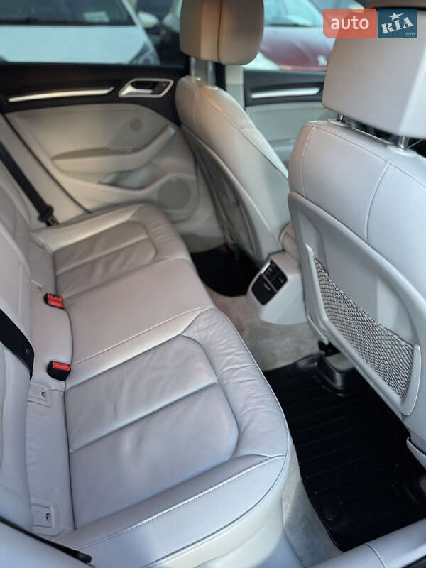 Седан Audi A3 2015 в Ивано-Франковске