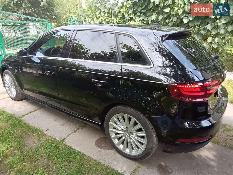 Хэтчбек Audi A3 2016 в Львове