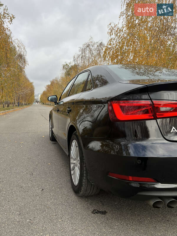 Седан Audi A3 2016 в Запорожье