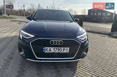 Седан Audi A3 2022 в Вишневом