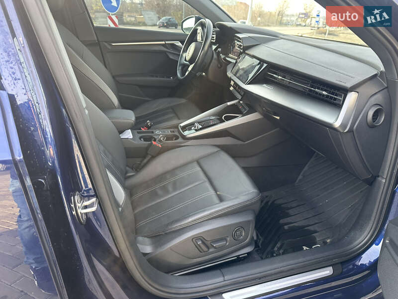 Седан Audi A3 2022 в Вишневом фото 9 Седан Audi A3 2022 в Вишневом