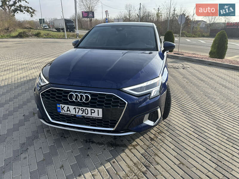 Седан Audi A3 2022 в Вишневом фото 6 Седан Audi A3 2022 в Вишневом