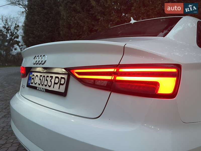Седан Audi A3 2017 в Львове
