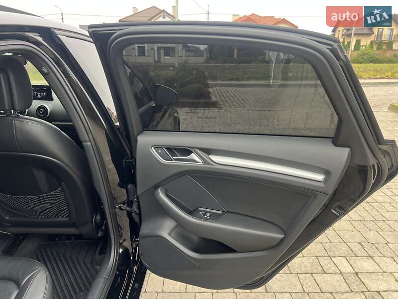 Седан Audi A3 2015 в Рівному