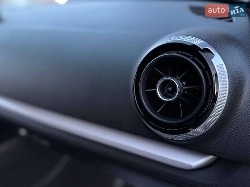 Седан Audi A3 2016 в Дрогобичі