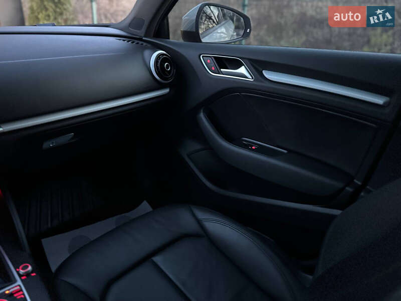 Седан Audi A3 2016 в Дрогобичі