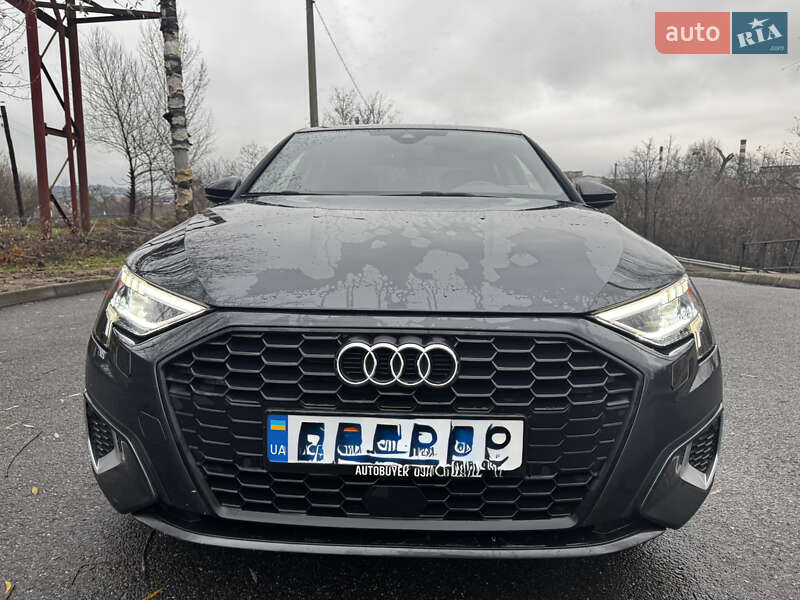 Седан Audi A3 2024 в Чернівцях