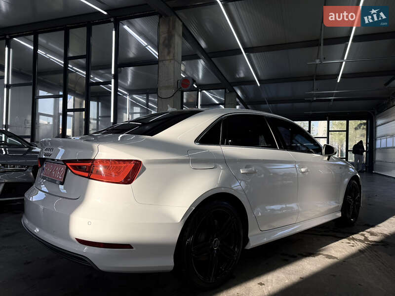 Седан Audi A3 2014 в Рівному
