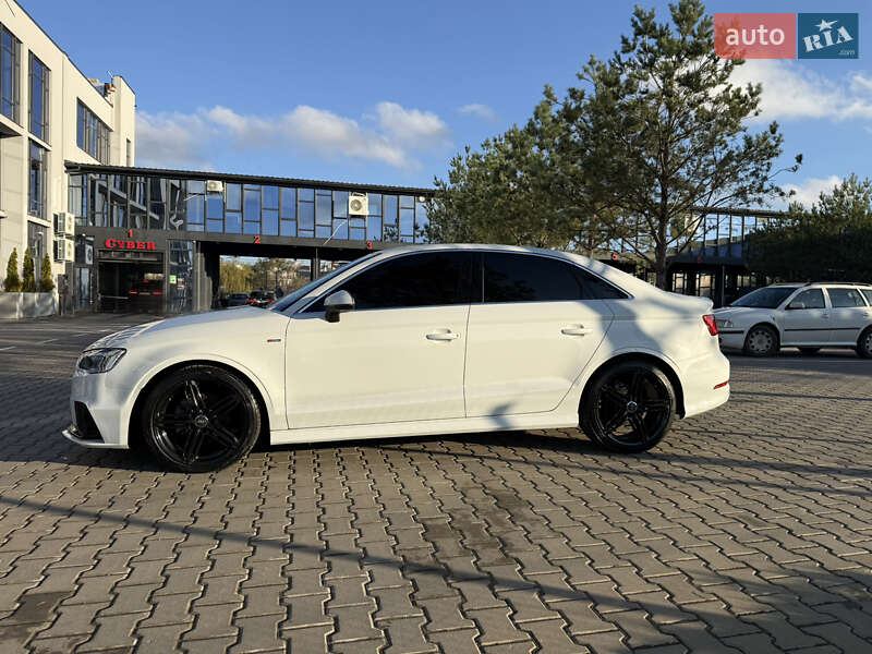 Седан Audi A3 2014 в Рівному