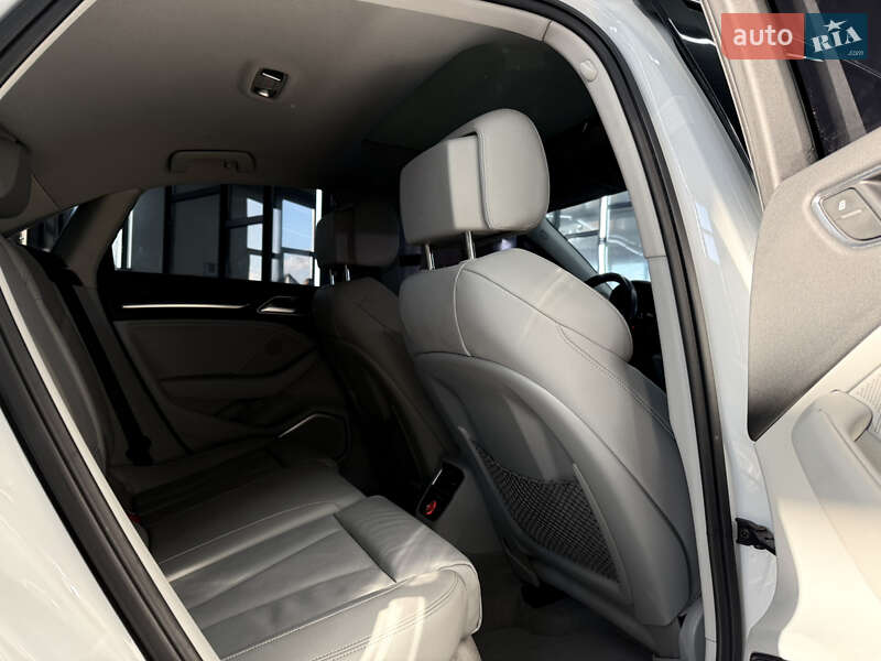 Седан Audi A3 2014 в Рівному