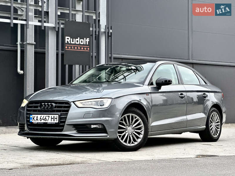 Седан Audi A3 2016 в Киеве