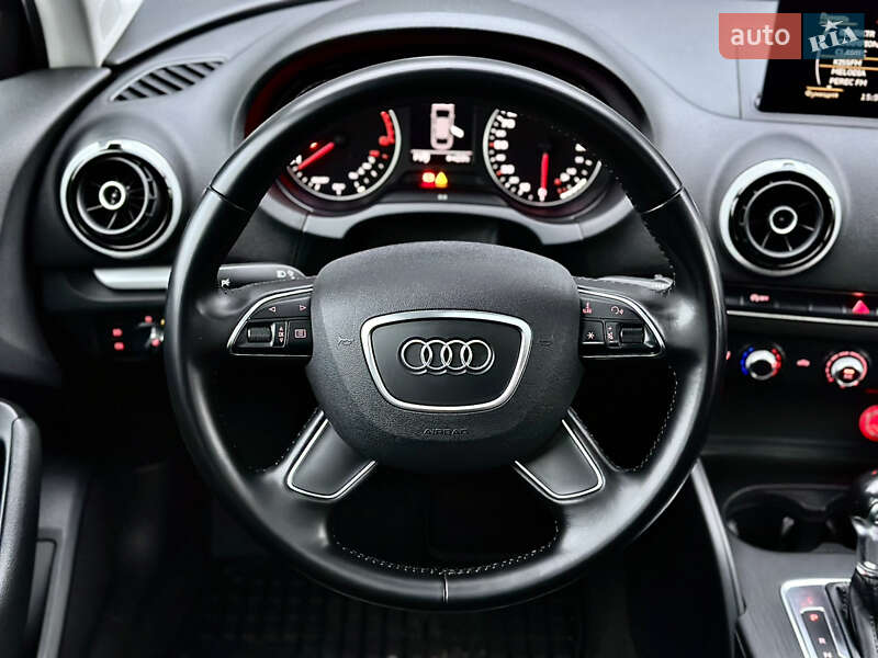 Седан Audi A3 2016 в Киеве