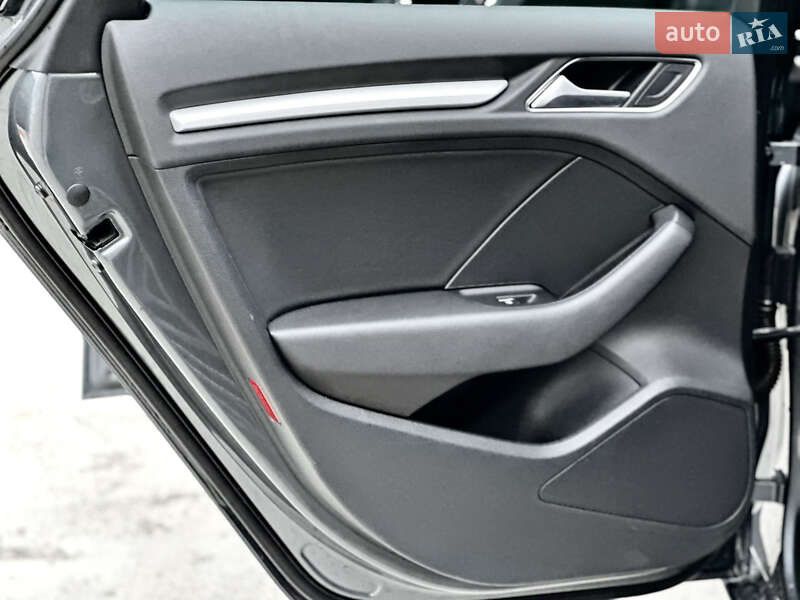 Седан Audi A3 2016 в Киеве