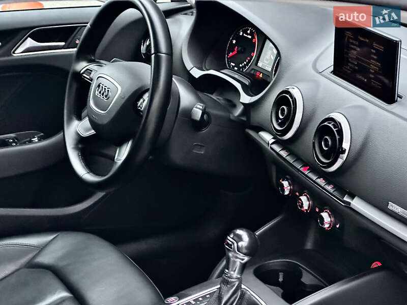 Седан Audi A3 2016 в Киеве