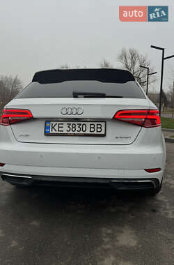 Хэтчбек Audi A3 2017 в Днепре