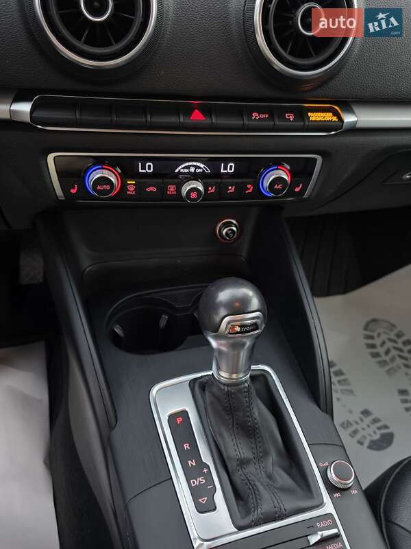 Седан Audi A3 2015 в Запоріжжі