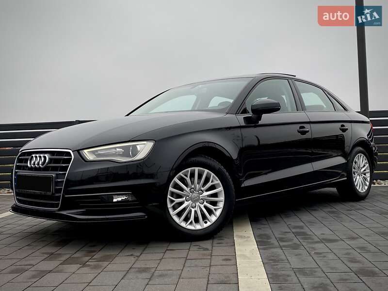 Седан Audi A3 2016 в Мукачево