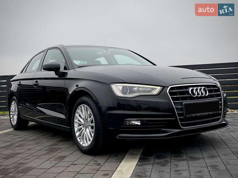 Седан Audi A3 2016 в Мукачево