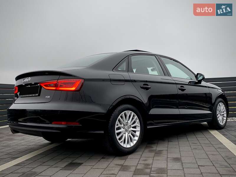 Седан Audi A3 2016 в Мукачево