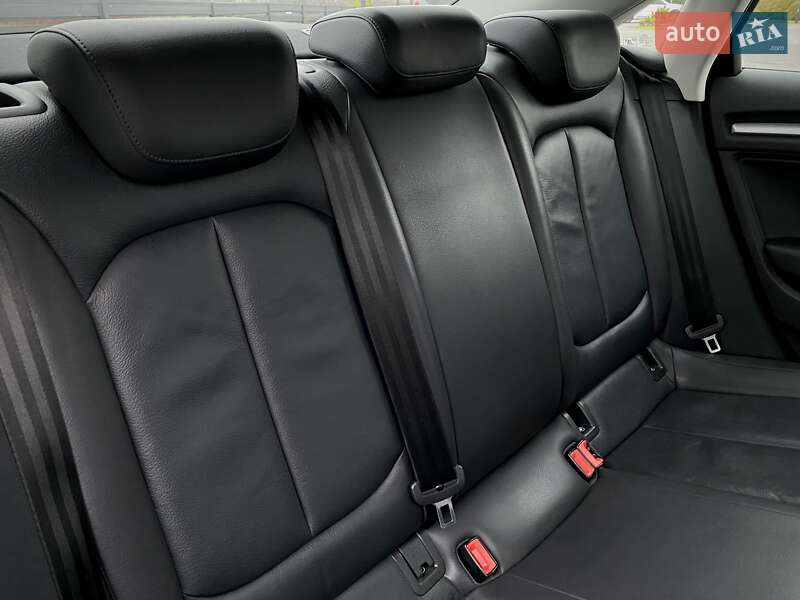 Седан Audi A3 2016 в Мукачево