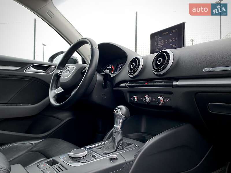 Седан Audi A3 2016 в Мукачево