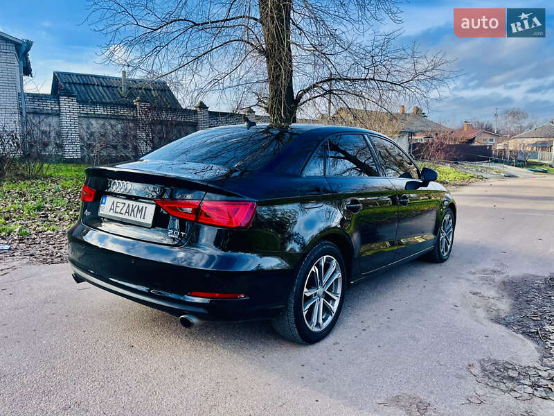 Седан Audi A3 2014 в Кропивницком