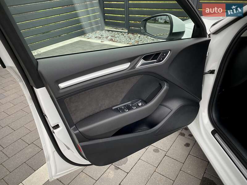 Хэтчбек Audi A3 2016 в Мукачево