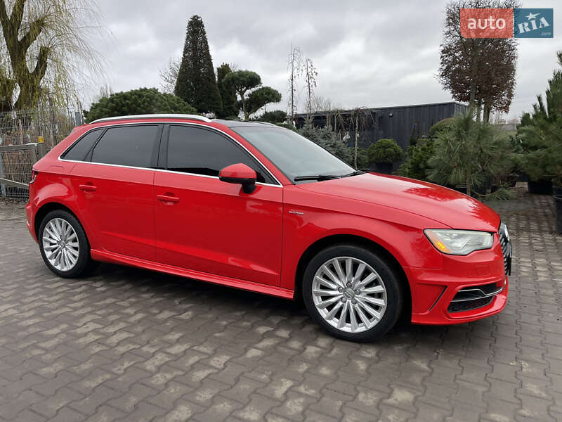 Хэтчбек Audi A3 2015 в Луцке