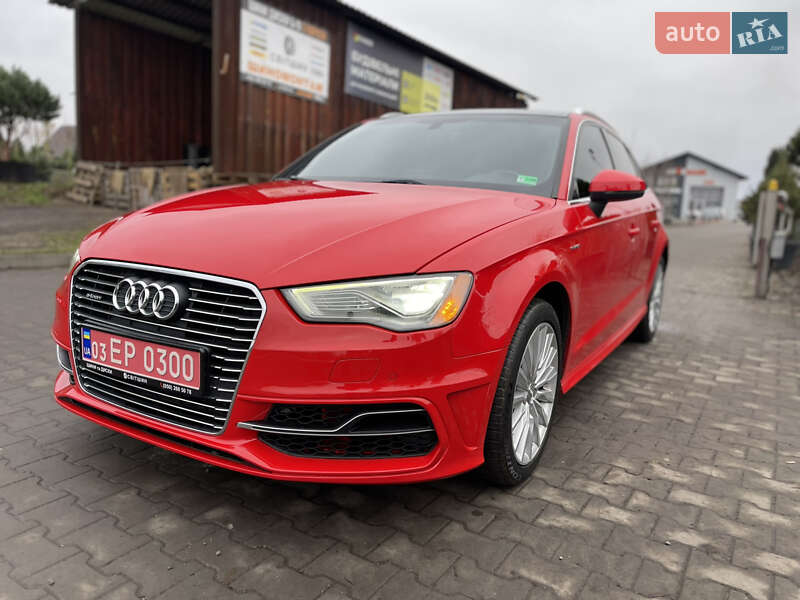 Хэтчбек Audi A3 2015 в Луцке