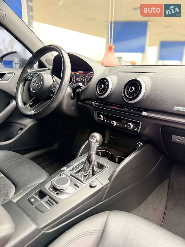 Хэтчбек Audi A3 2017 в Запорожье