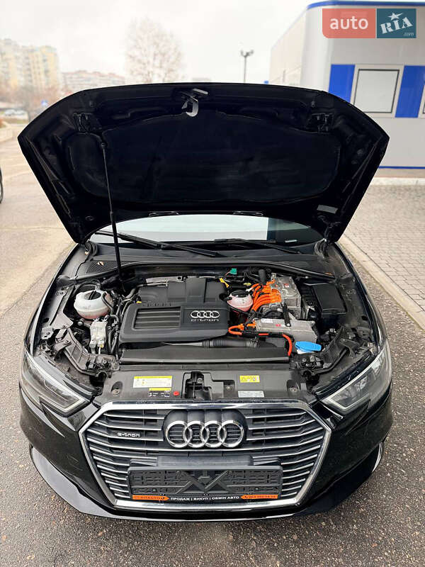 Хэтчбек Audi A3 2017 в Запорожье