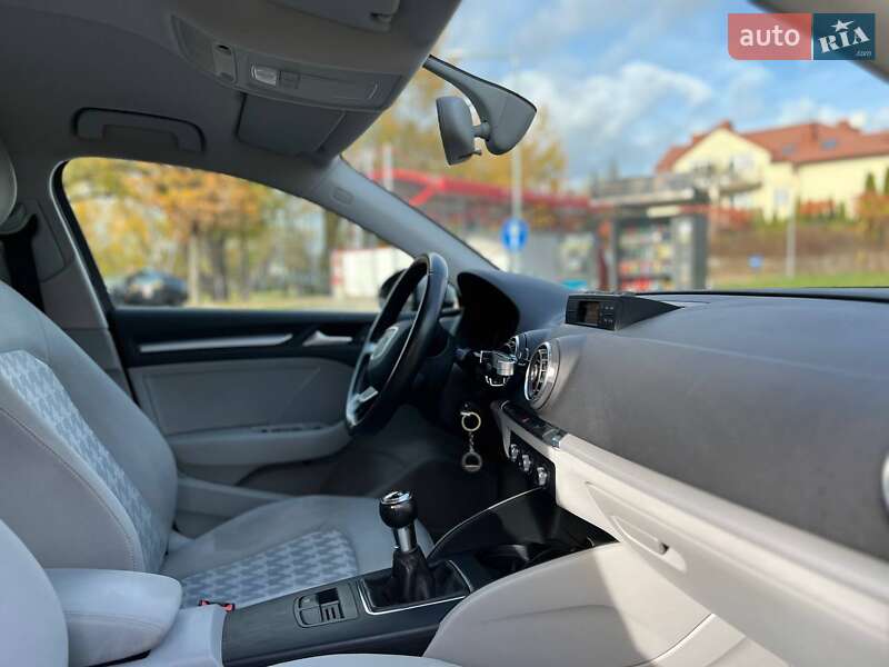 Седан Audi A3 2014 в Шумске