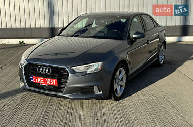 Седан Audi A3 2017 в Чернівцях