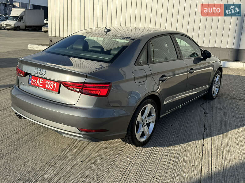 Седан Audi A3 2017 в Черновцах