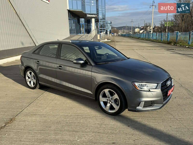 Седан Audi A3 2017 в Черновцах